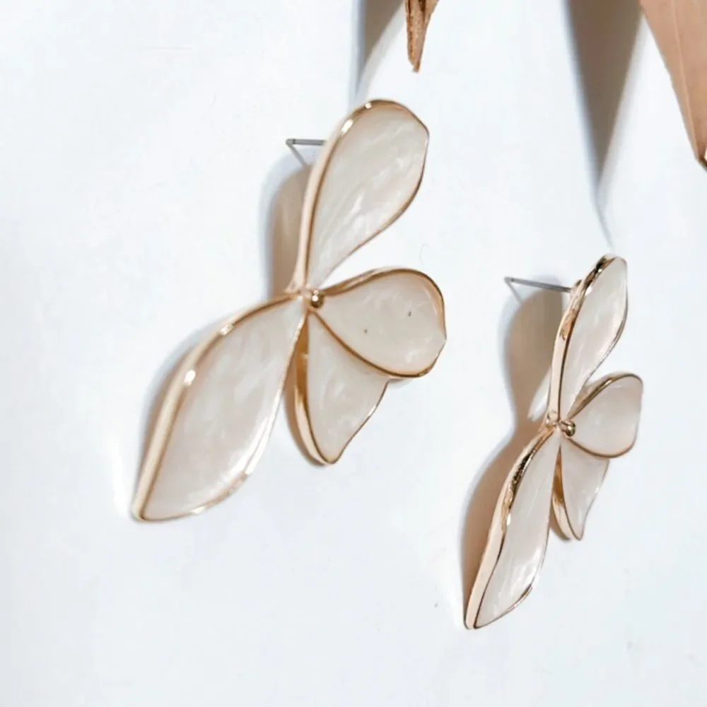 Flower statement earrings A155
